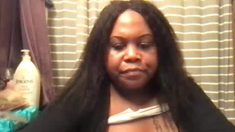 Snapshot of msjonemillion chatting on January 2025 05:18:02 AM Chocolate  Candy   Stick online show from January 2025 05:18:02 AM