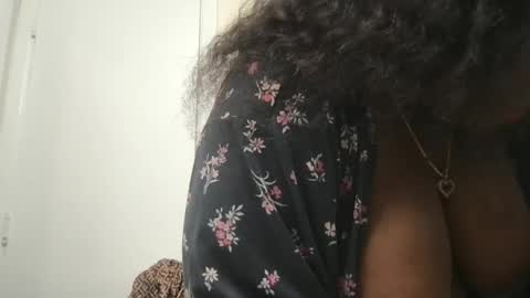 Snapshot of msjonemillion chatting on September 2025 07:26:01 PM Chocolate  Candy   Stick online show from September 2025 07:26:01 PM