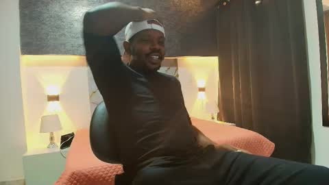 Muller Asher online show from November 2025 03:39:01 AM