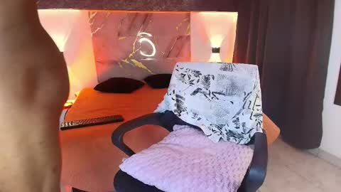 Muller Asher online show from November 2025 06:02:02 AM