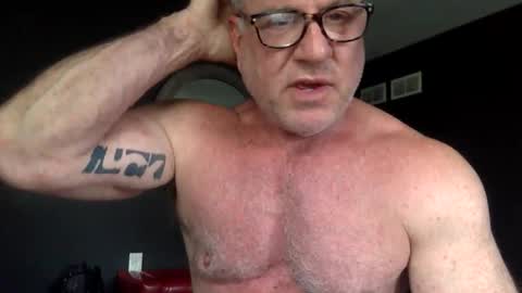Snapshot of muscl_dad chatting on June 2026 06:33:02 PM Muscl Dad online show from June 2026 06:33:02 PM