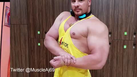 Snapshot of muscleaj69 chatting on December 2024 06:20:02 PM AJ online show from December 2024 06:20:02 PM