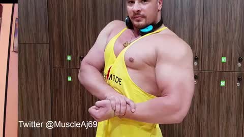 Snapshot of muscleaj69 chatting on December 2024 07:14:02 PM AJ online show from December 2024 07:14:02 PM