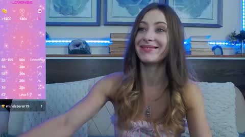 Luna  online show from October 2025 07:25:02 PM