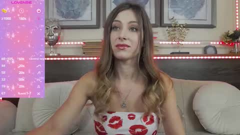 Luna  online show from November 2025 06:46:02 PM