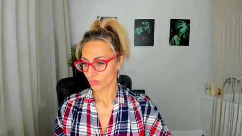 Diana online show from November 2025 12:11:01 PM