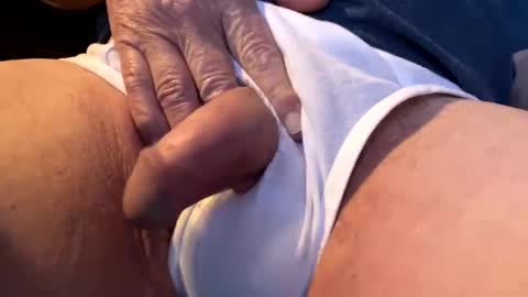Snapshot of mutualjerk chatting on March 2025 03:18:01 PM bighead mature oldcock love hairy pussy C2C married..hairy women more than welcome. Tips not required but appreciated online show from March 2025 03:18:01 PM