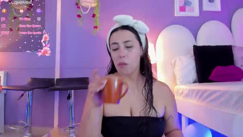 my_aleja_ online show from October 2025 01:37:01 PM