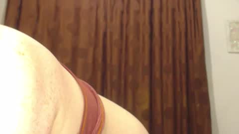     sara      i know you love me xoxox     online show from December 2025 10:35:01 AM