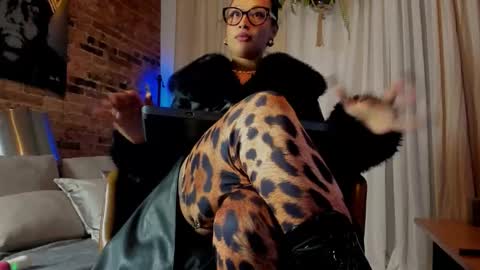 Snapshot of mydoc_lolac chatting on November 2025 08:29:01 PM Lola online show from November 2025 08:29:01 PM