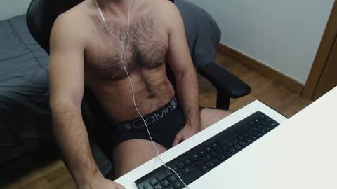 Snapshot of myhairymacho chatting on January 2025 04:39:02 AM Juan  OF  myhairymacho online show from January 2025 04:39:02 AM