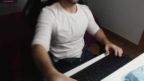 Snapshot of myhairymacho chatting on March 2025 01:35:02 AM Juan  OF  myhairymacho online show from March 2025 01:35:02 AM