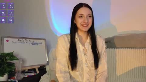 Mia online show from November 2025 05:39:01 PM