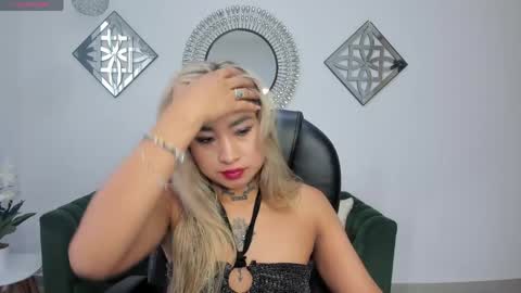 mystic_nova_ online show from May 2026 11:17:02 AM