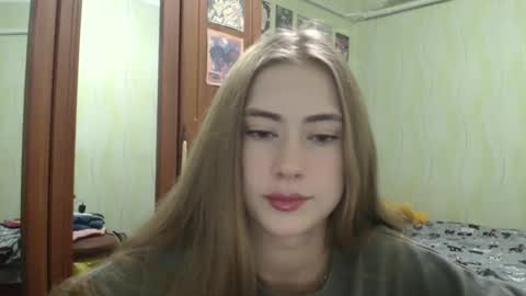 Emelie online show from October 2025 06:49:01 PM