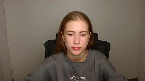 Emelie online show from October 2025 11:22:02 AM