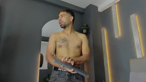 Snapshot of mystrongsubmissive chatting on November 2025 12:25:01 PM mystrongsubmissive online show from November 2025 12:25:01 PM