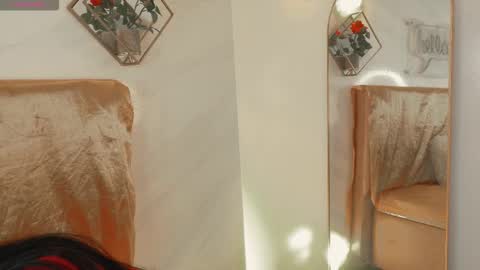 naamah_b online show from December 2025 02:02:02 PM