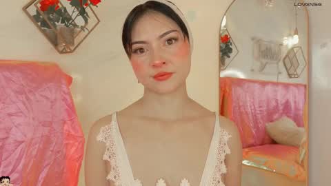 naamah_b online show from January 2026 02:22:02 PM