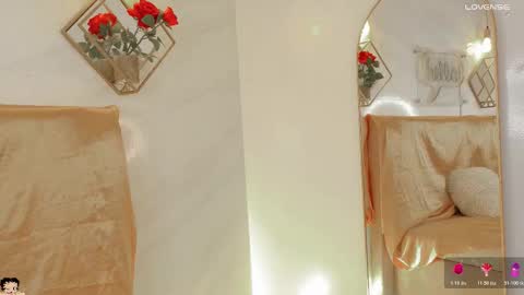 naamah_b online show from February 2026 02:32:02 PM