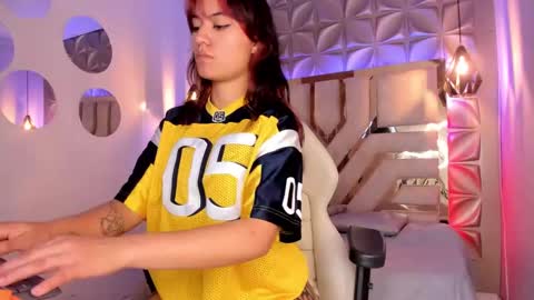 Snapshot of nahia_low chatting on February 2025 05:14:02 AM  Valeria  online show from February 2025 05:14:02 AM