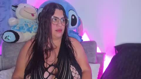 nahiaa233 online show from September 2025 10:04:02 AM