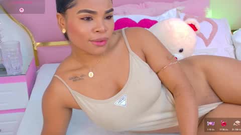 NahiaraReina  online show from December 2025 02:36:02 PM