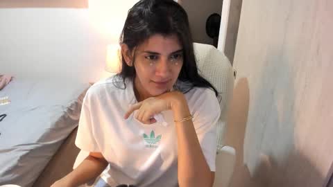 independent model online show from September 2025 03:57:01 PM