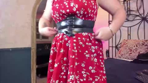 Nahomi  online show from October 2025 11:00:01 AM