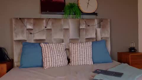  VICTORIA  online show from December 2025 07:30:02 PM