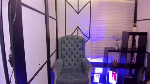 Nahomi online show from December 2025 04:18:02 AM