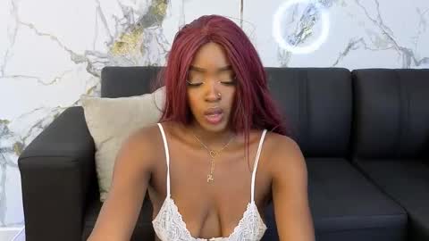 Nahomy  online show from December 2025 10:29:02 PM