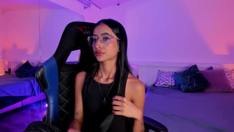 Nahomy  online show from January 2026 11:26:01 AM