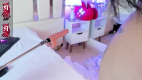 Nahomy Roberts online show from October 2025 12:39:01 PM