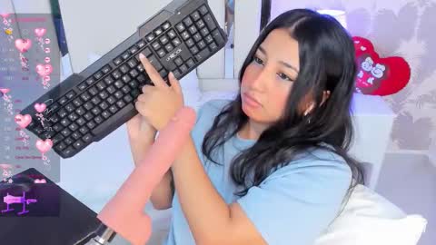 Nahomy Roberts online show from November 2025 12:38:02 PM