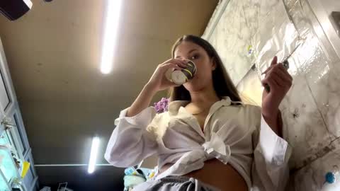 Snapshot of naidahuntzinger chatting on November 2025 06:49:01 AM Asya online show from November 2025 06:49:01 AM