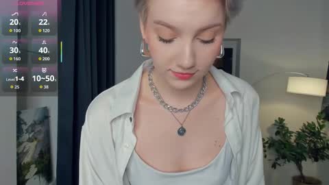 Snapshot of nakishacroshaw chatting on October 2025 12:37:02 PM Kate online show from October 2025 12:37:02 PM