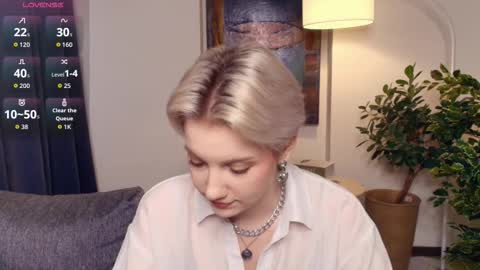 Snapshot of nakishacroshaw chatting on November 2025 11:32:02 AM Kate online show from November 2025 11:32:02 AM