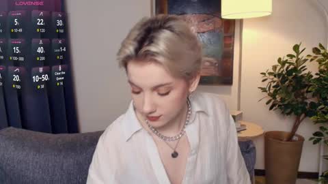 Snapshot of nakishacroshaw chatting on November 2025 12:19:02 PM Kate online show from November 2025 12:19:02 PM