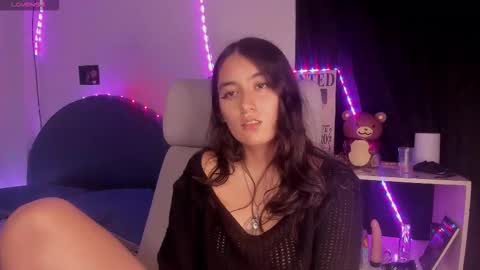 nami_white online show from September 2025 03:32:02 AM