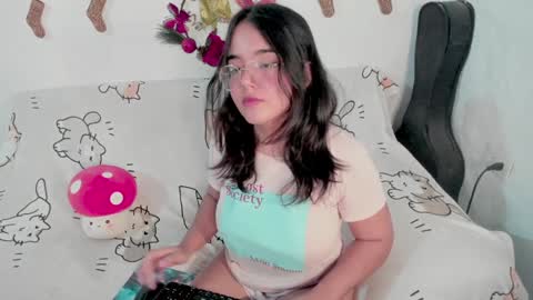 Snapshot of naoko_uwu chatting on December 2024 12:55:01 PM Naoko online show from December 2024 12:55:01 PM