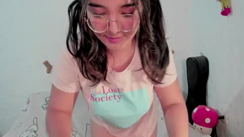 Snapshot of naoko_uwu chatting on December 2024 04:12:02 AM Naoko online show from December 2024 04:12:02 AM