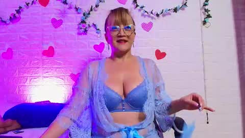 Naomi online show from September 2025 12:07:01 PM
