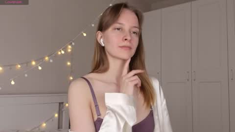 Snapshot of naomi_oops chatting on May 2026 05:08:01 PM Naomi online show from May 2026 05:08:01 PM