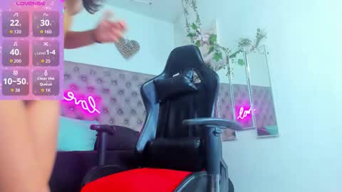 Naomi online show from November 2025 11:10:02 AM