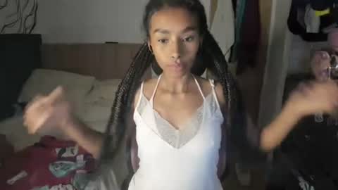 Naomii online show from January 2025 02:06:01 AM