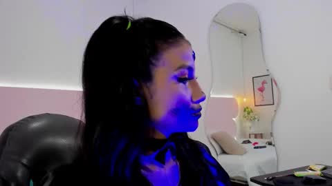 naomiiii   online show from October 2025 12:14:01 PM