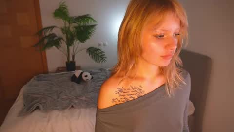 naomirosy online show from February 2026 07:20:01 PM