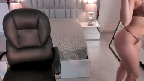 Naomi online show from October 2025 12:47:01 PM