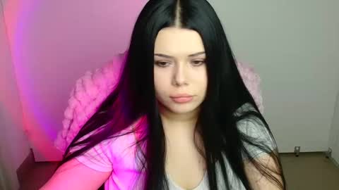 Naomi online show from October 2025 05:12:01 PM